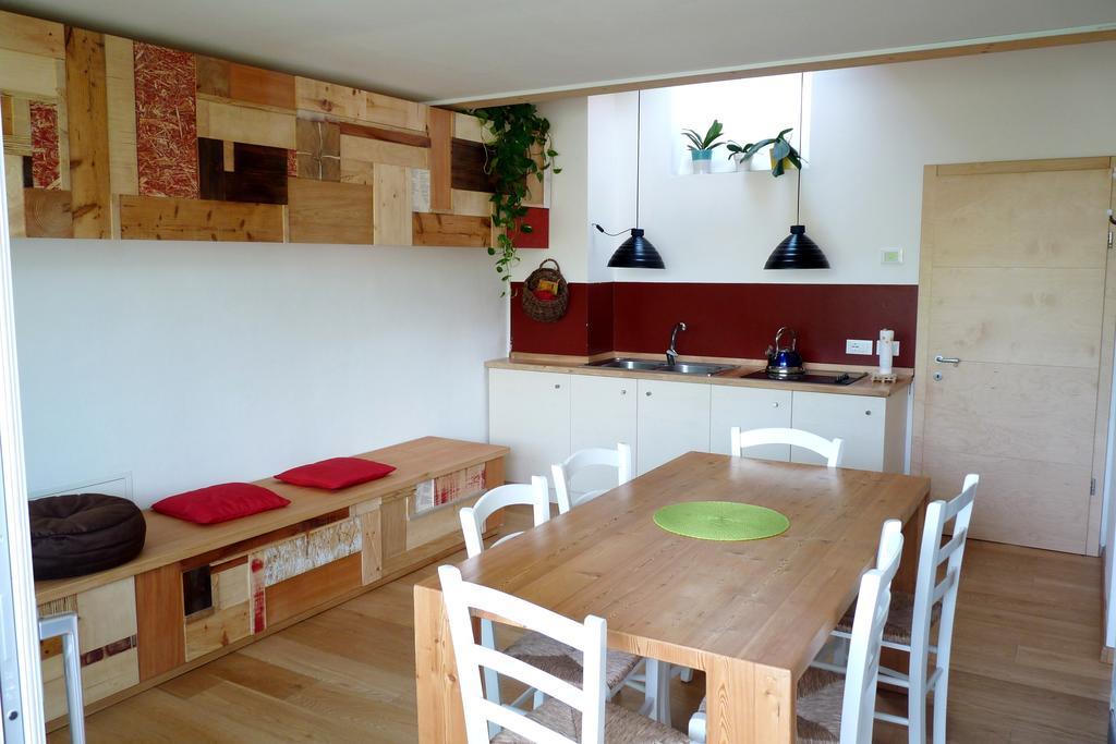 كالسرانيكا ال لاغو B&B Casa Sul Lago - Appartamenti الغرفة الصورة
