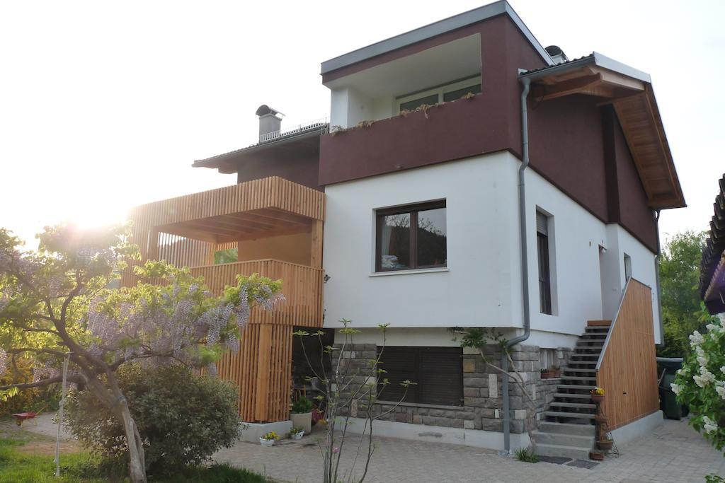 كالسرانيكا ال لاغو B&B Casa Sul Lago - Appartamenti المظهر الخارجي الصورة