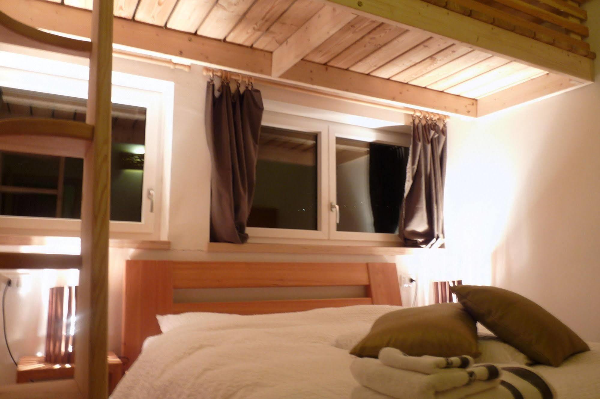 كالسرانيكا ال لاغو B&B Casa Sul Lago - Appartamenti المظهر الخارجي الصورة